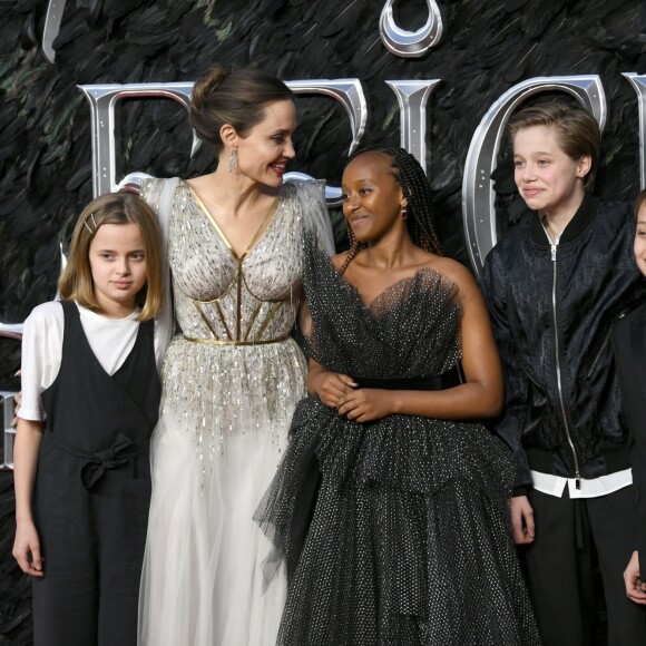 Angelina Jolie et ses enfants Vivienne, Zahara, Shiloh et Knox Jolie-Pitt assistent à l'avant-première du film "Maléfique : Le Pouvoir du mal" à l'Imax Odeon de Londres, le 9 octobre 2019.