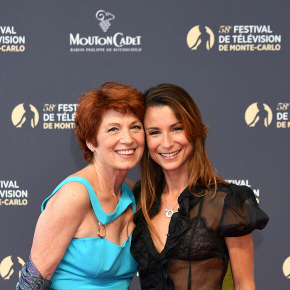 Véronique Genest et Jennifer Lauret lors du photocall de la soirée d'ouverture du 58ème festival de Télévision de Monté-Carlo au Grimaldi Forum à Monaco le 15 juin 2018. © Bruno Bebert / Bestimage