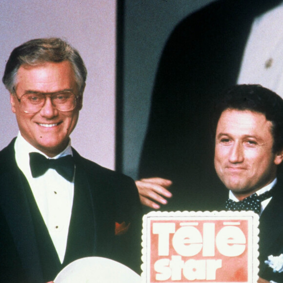 Archives - Larry Hagman, Michel Drucker et Linda Gray à Paris. Le 5 octobre 1986.