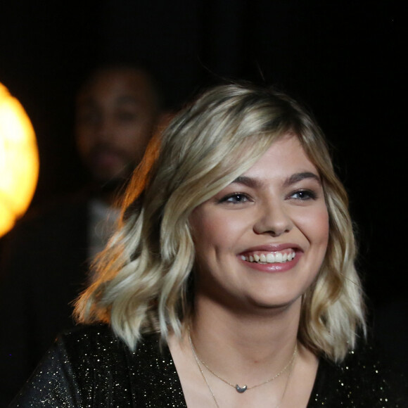 Exclusif - Louane Emera - Backstage de l'enregistrement de l'émission "La chanson Secrète" présentée par Nikos Aliagas à la Seine Musicale à Boulogne-Billancourt, qui sera diffusée le 29 décembre en prime time sur TF1. Le 27 novembre 2018 11 artistes ne savent rien de ce qui va se passer pour eux ! Ils ont accepté de jouer le jeu, de se laisser totalement surprendre, émouvoir, parfois même déstabiliser car ils vont découvrir en même temps que les téléspectateurs une surprise : leur chanson revisitée, réinterprétée par un autre artiste. Imaginez un rappeur interpréter une grande chanson pop ou un jeune artiste reprendre le tube d'une de ses idoles ! Et imaginez la réaction de l'interprète original qui sera assis sur le fauteuil juste devant la grande scène de la Seine Musicale... ! © D.Guignebourg-G.Gorassini / Bestimage 