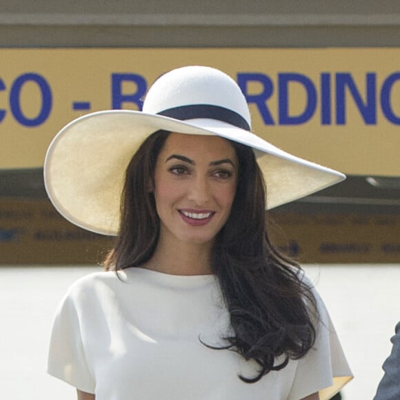 George Clooney et sa femme Amal Alamuddin quittent Venise, le 29 septembre 2014 après leur mariage.