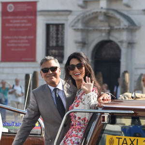 George Clooney et sa femme Amal Clooney, née Amal Alamuddin quittent l'hôtel Aman après leur mariage civil le 27 septembre 2014 à Venise.