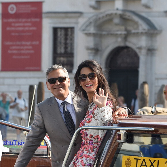 George Clooney et sa femme Amal Clooney, née Amal Alamuddin quittent l'hôtel Aman après leur mariage civil le 27 septembre 2014 à Venise.
