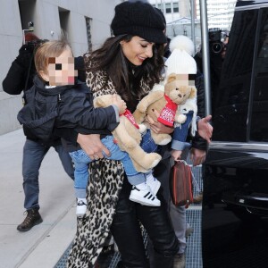 Amal Clooney est de sortie avec ses deux enfants Ella et Alexander à New York le 6 décembre 2018.