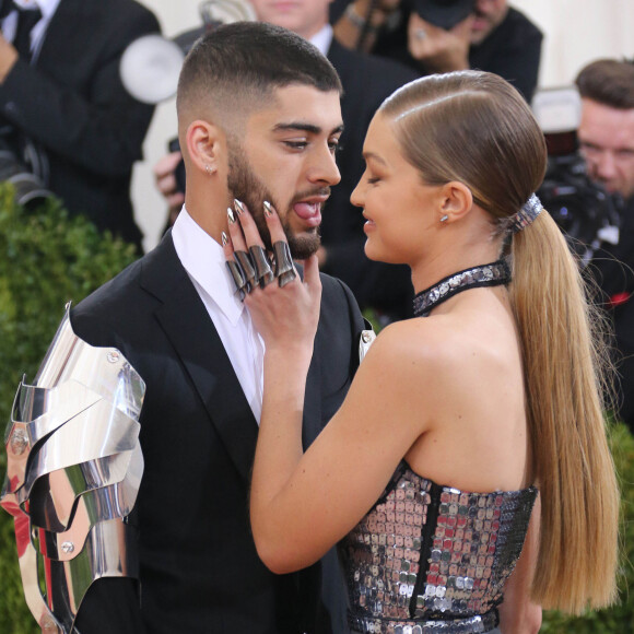 Gigi Hadid et son petit ami Zayn Malik - Soirée Costume Institute Benefit Gala 2016 (Met Ball) sur le thème de "Manus x Machina" au Metropolitan Museum of Art à New York, le 2 mai 2016.