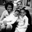 Michelle et Barack Obama et leurs filles Natasha et Malia Ann à la Maison Blanche à Washington. Le 12 mai 2013