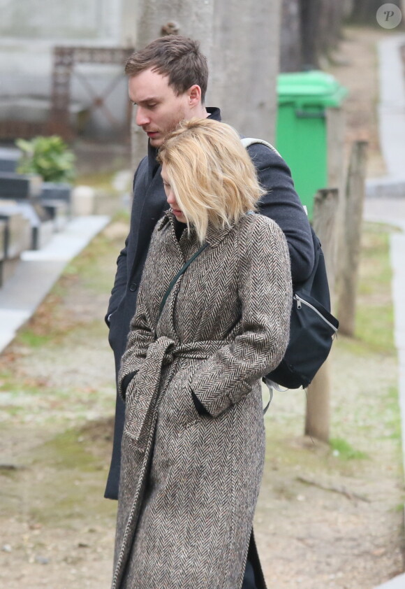 Léa Seydoux et son compagnon André Meyer - Obsèques du metteur en scène Luc Bondy au cimetière du Père Lachaise à Paris. Le 10 décembre 2015
