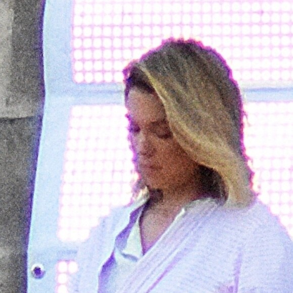 Léa Seydoux (en chemise de nuit) sur le tournage du nouvel opus de James Bond 007, "No time to die" en Italie, le 17 septembre 2019. 