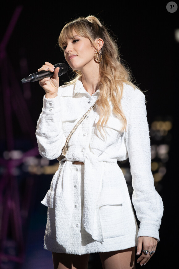 Angèle à la 22e édition des NRJ Music Awards à la Seine musicale, le 5 décembre 2020.