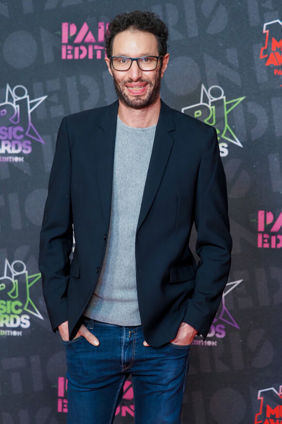 Manu Lévy à la 22e édition des NRJ Music Awards à la Seine musicale, le 5 décembre 2020.