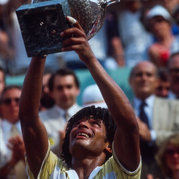 Yannick Noah remporte Roland-Garros en 1983.