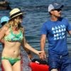 Candice Accola et son fiancé Joe King font du kayak à Hawaii, le 16 avril 2014.