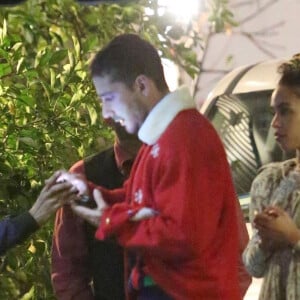 Exclusif - Shia LaBeouf et sa compagne FKA Twigs vont dîner en amoureux à Los Angeles, le 24 décembre 2018.