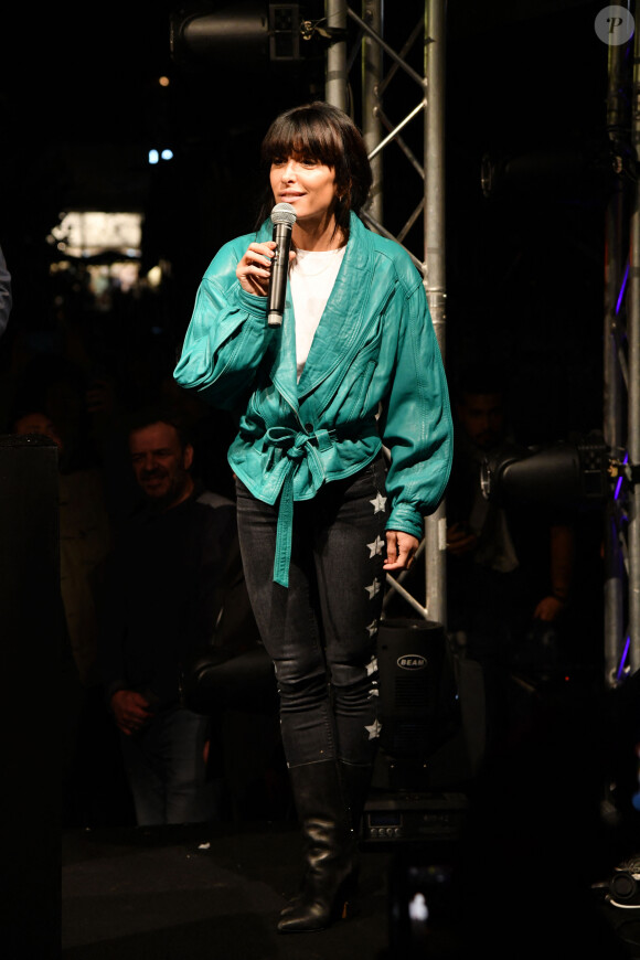 Exclusif - Jenifer, la chanteuse française et coach dans The Voice, a inauguré les illuminations de Noël sur la Place des Arcades du centre commercial au Polygone Riviera à Cagnes sur Mer, près de Nice avant de faire un show case suivi d'une séance de dédicaces à la Fnac le 25 novembre 2019. © Bruno Bebert/Bestimage