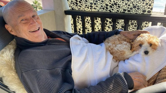 Jeff Bridges atteint d'un lymphome : l'acteur se rase le crâne et partage sa convalescence