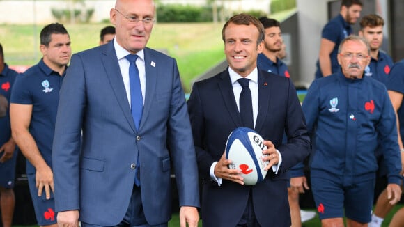 Le président de la République Emmanuel Macron sur le plateau du tirage au sort de la Coupe du monde de rugby.