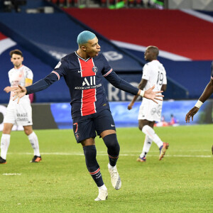 Kylian Mbappé lors du match de football PSG - Lorient (2-0) en ligue 1 Uber Eats au Parc des Princes à Paris le 16 décembre 2020. © FEP / Panoramic / Bestimage