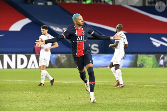 Kylian Mbappé lors du match de football PSG - Lorient (2-0) en ligue 1 Uber Eats au Parc des Princes à Paris le 16 décembre 2020. © FEP / Panoramic / Bestimage