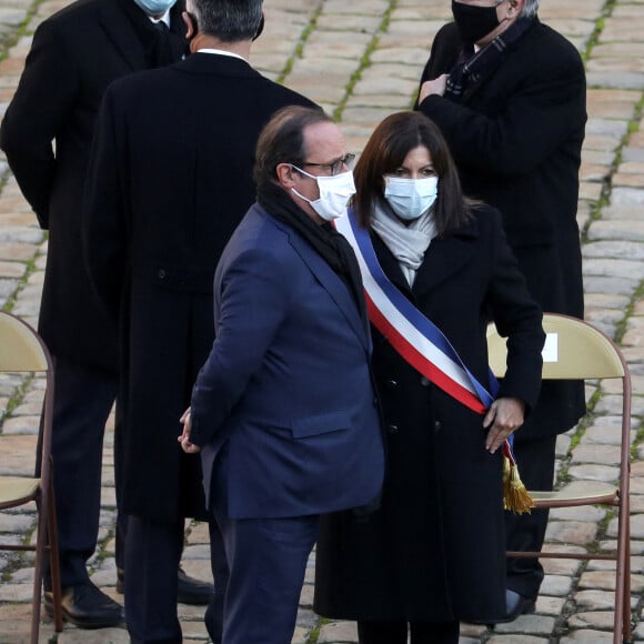 François Hollande et Anne Hidalgo, maire de Paris- Le président de la république, Emmanuel Macron lors de l'hommage national rendu à Daniel Cordier aux Invalides, à Paris le 26 novembre 2020, Paris. © Stéphane Lemouton / Bestimage 