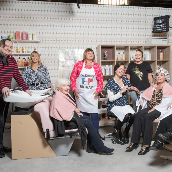 Exclusif - Michel Fau, Mathilde Seigner, Line Renaud, Michèle Bernier, Anouchka Delon, Muriel Robin, Françoise Fabian, Mimie Mathy - Sketch Le salon de coiffure - Backstage de l'enregistrement de l'émission "I love you coiffure" de M.Robin. Le 8 janvier 2020 © Cyril Moreau / Bestimage