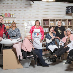 Exclusif - Michel Fau, Mathilde Seigner, Line Renaud, Michèle Bernier, Anouchka Delon, Muriel Robin, Françoise Fabian, Mimie Mathy - Sketch Le salon de coiffure - Backstage de l'enregistrement de l'émission "I love you coiffure" de M.Robin. Le 8 janvier 2020 © Cyril Moreau / Bestimage