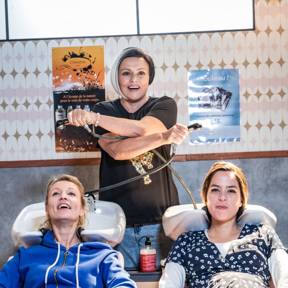 Exclusif - Alexandra Lamy, Muriel Robin, Anouchka Delon (enceinte) - Sketch Le salon de coiffure - Backstage de l'enregistrement de l'émission "I love you coiffure" de M.Robin. Le 6 janvier 2020 © Cyril Moreau / Bestimage