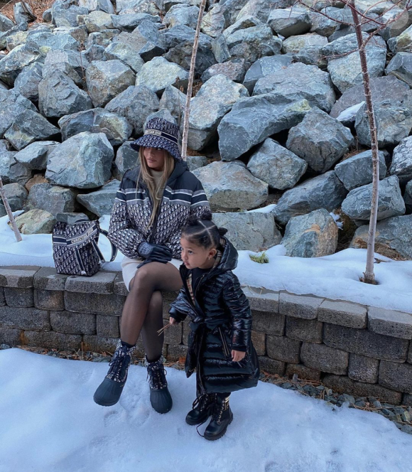 Kylie Jenner et sa fille Stormi. Décembre 2020.