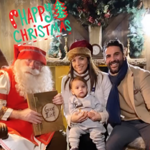 Eva Longoria, son mari José Antonio Baston, leur fils Santiago et le Père Noël en décembre 2019.