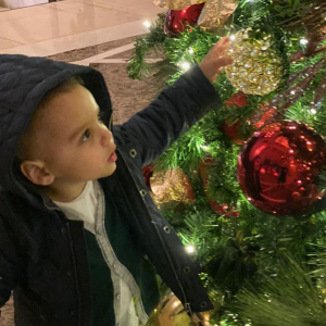 Santiago, le fils d'Eva Longoria en décembre 2019.