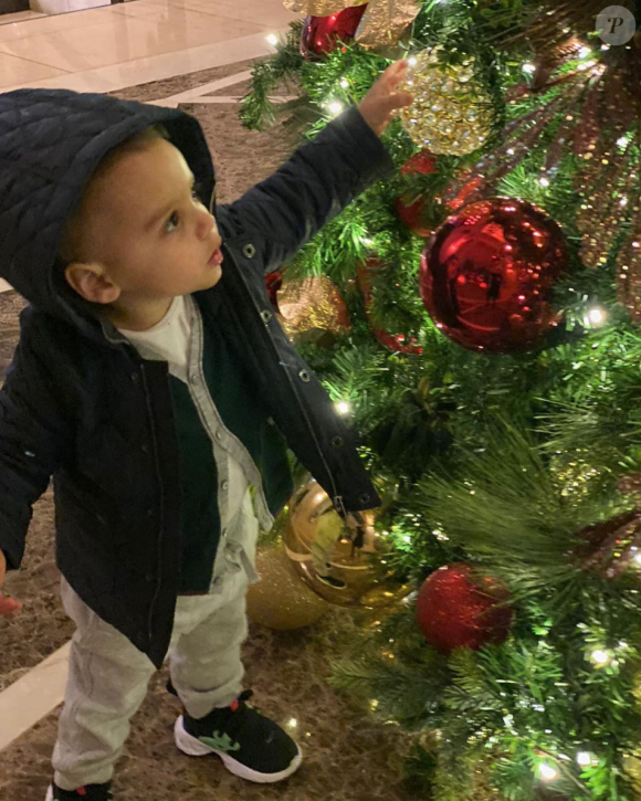 Santiago, le fils d'Eva Longoria en décembre 2019.