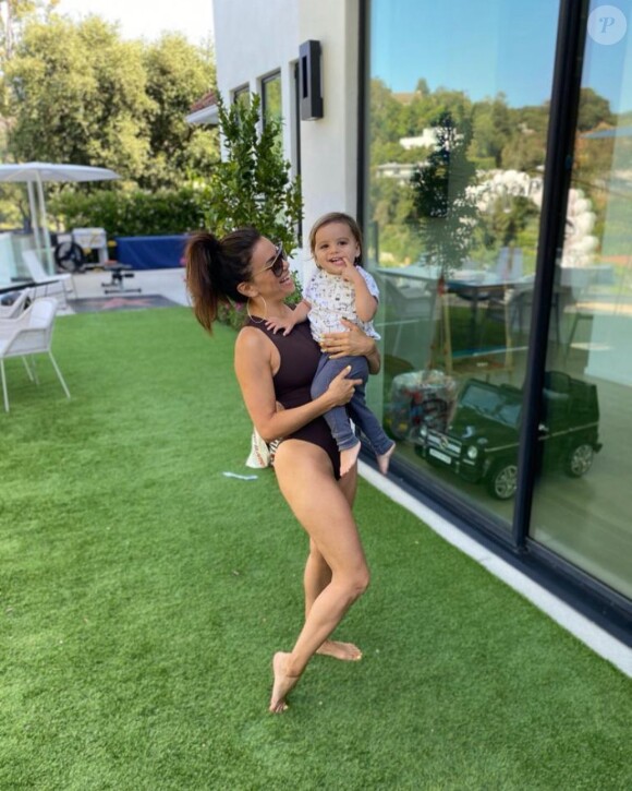 Eva Longoria et son fils Santiago, à Los Angeles. Instagram, le 30 mai 2020.