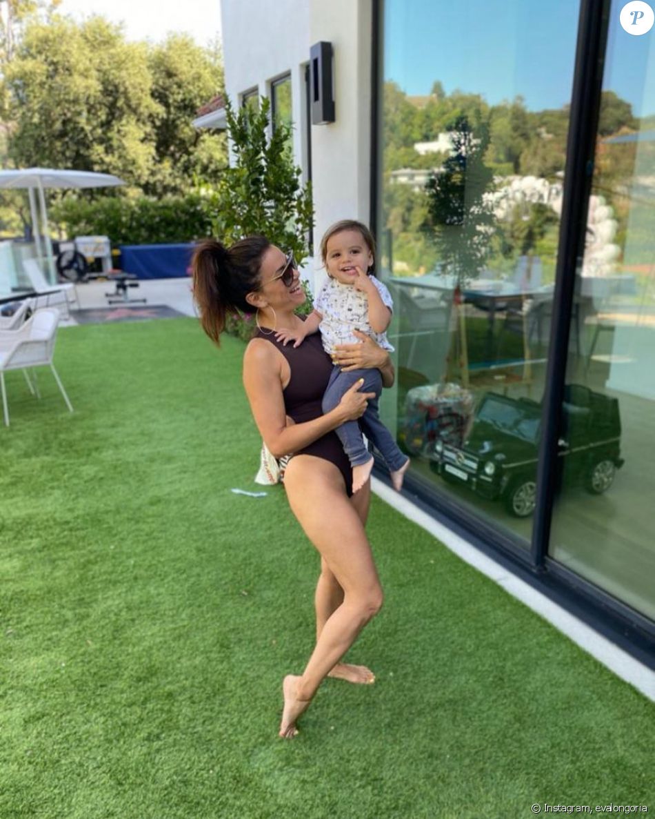 Eva Longoria et son fils Santiago, à Los Angeles. Instagram, le 30 mai 2020.