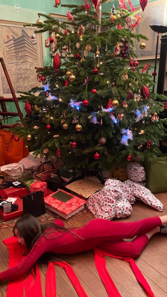 Joe, la fille de Charlotte Gainsbourg, à Noël en décembre 2020.