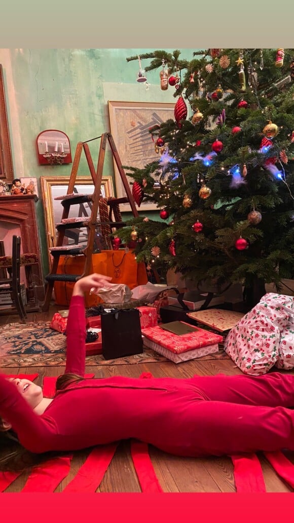 Joe, la fille de Charlotte Gainsbourg, à Noël en décembre 2020.