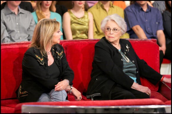 Archives - Véronique Sanson et sa mère Colette sur le plateau de l'émission "Vivement Dimanche".