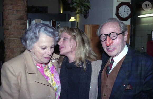 Archives - Véronique Sanson avec ses parents Colette et René Sanson lors de sa tournée en 1994 en Suisse. © Patrick Carpentier / Bestimage
