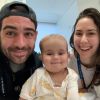 La petite Francesca et ses parents. Instagram. Le 24 décembre 2020.