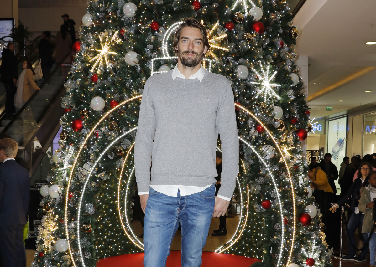 Photo : Exclusif - Camille Lacourt inaugure les illuminations de Noël à Westfield Velizy 2 