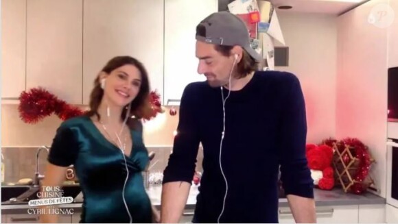 Camille Lacourt et sa chérie Alice, enceinte, dans Tous en cuisine sur M6.