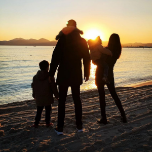 Karine Ferri partage une photo de sa famille sur Instagram