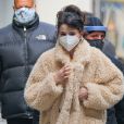 Selena Gomez arrive sur le tournage de la série "Only Murders in the Building" à New York, le 8 décembre 2020.
