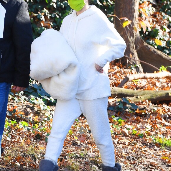 Selena Gomez sur le tournage de la nouvelle série "Only Murders in the Building" à New York, le 7 décembre 2020.