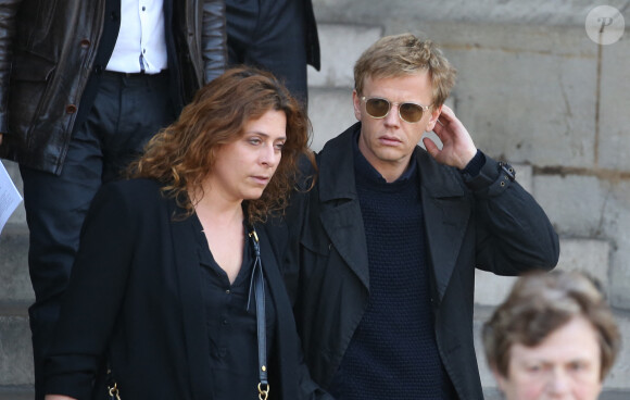 Alex Lutz et sa femme Mathilde Vial - Sorties des obsèques de Sylvie Joly en l'église Saint-Sulpice à Paris le 9 septembre 2015.