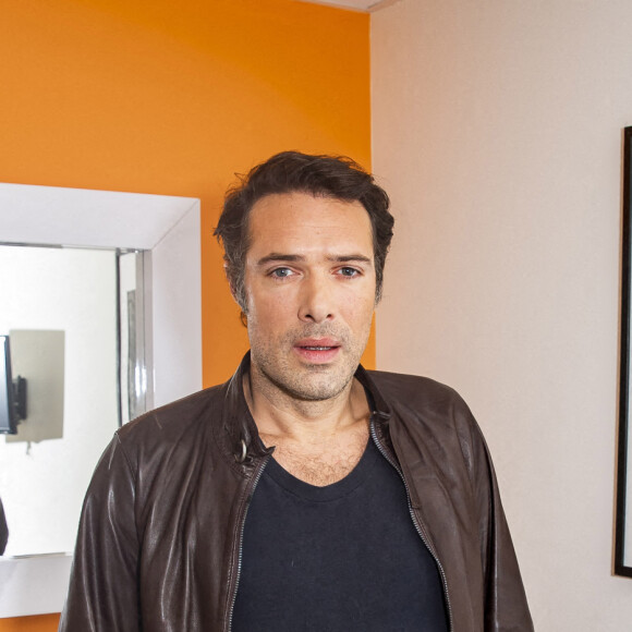 Exclusif - Nicolas Bedos - Backstage de l'enregistrement de l'émission "On est presque en direct" (OEED) présentée par L. Ruquier et diffusée sur France 2 le 7 novembre 2020. © Jack Tribeca / Bestimage