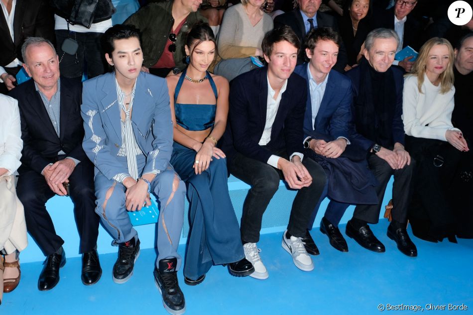 Michael Burke (PDG Louis Vuitton), Kris Wu, Bella Hadid, Alexandre Arnault, Frederic Arnault, Bernard Arnault, Delphine Arnault - Front row du défilé Louis Vuitton Homme automne-hiver 2020/2021 au Jardin des Tuileries à Paris, le 16 janvier 2020. © Olivier Borde / Bestimage