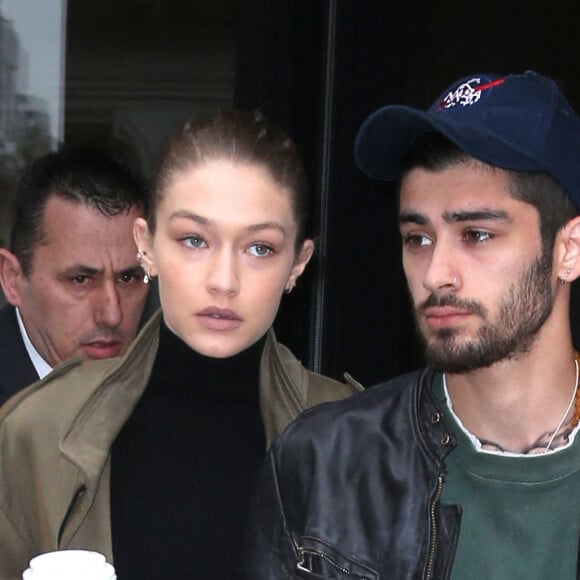 Gigi Hadid et son compagnon Zayn Malik sortent d'un immeuble main dans la main à New York. Les amoureux viennent de fêter les 22 ans de Gigi. Le 25 avril 2017