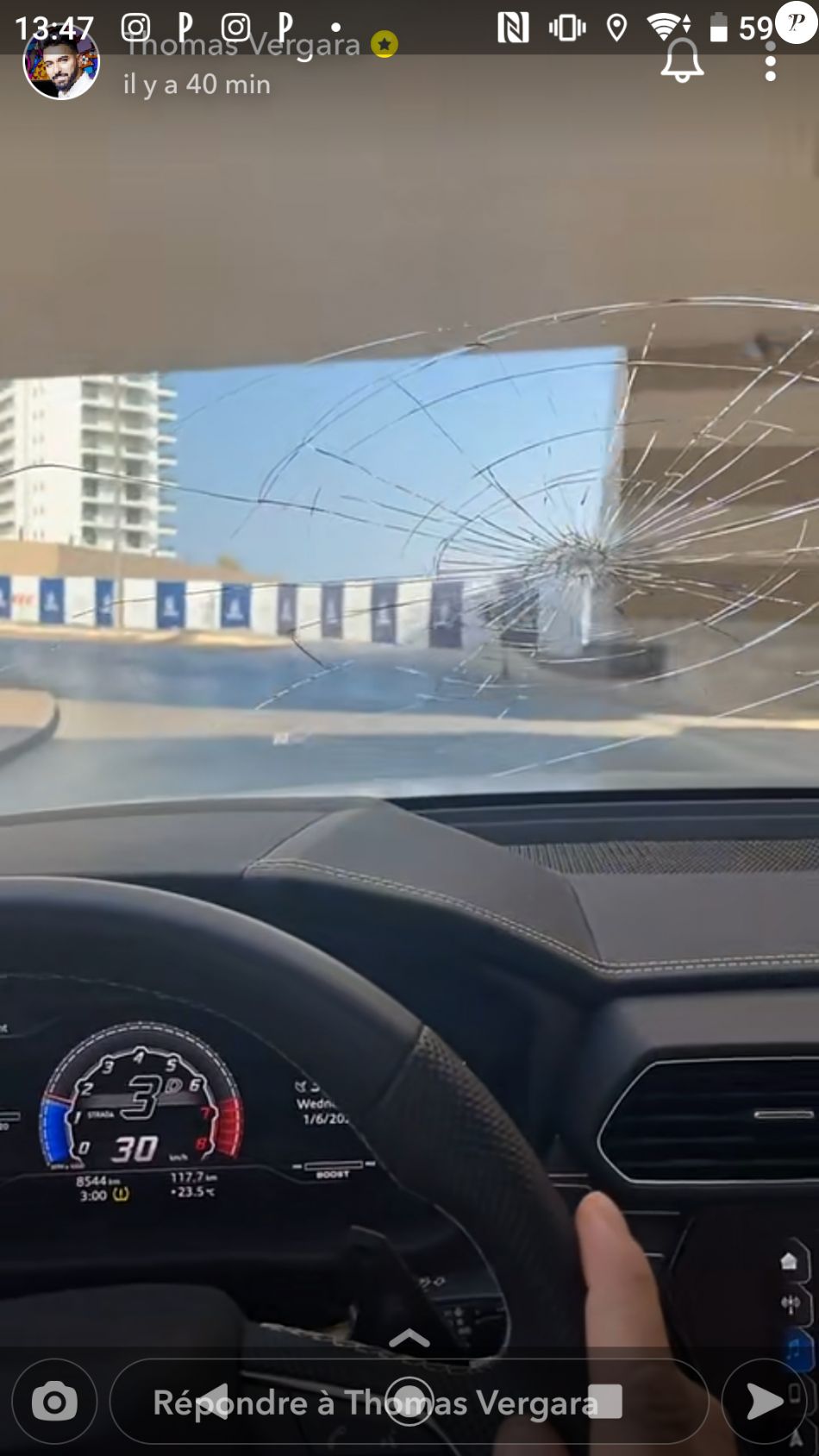 La voiture de Thomas Vergara ruinée