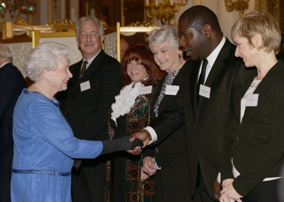 La reine Elizabeth, Angela Lansbury, Lynda La Plante, Steve McQueen et Jane Horrocks - La reine Elieabeth et Catherine Kate Middleton, la duchesse de Cambridge, recoivent le monde des arts à Buckingham le 17 février 2014.