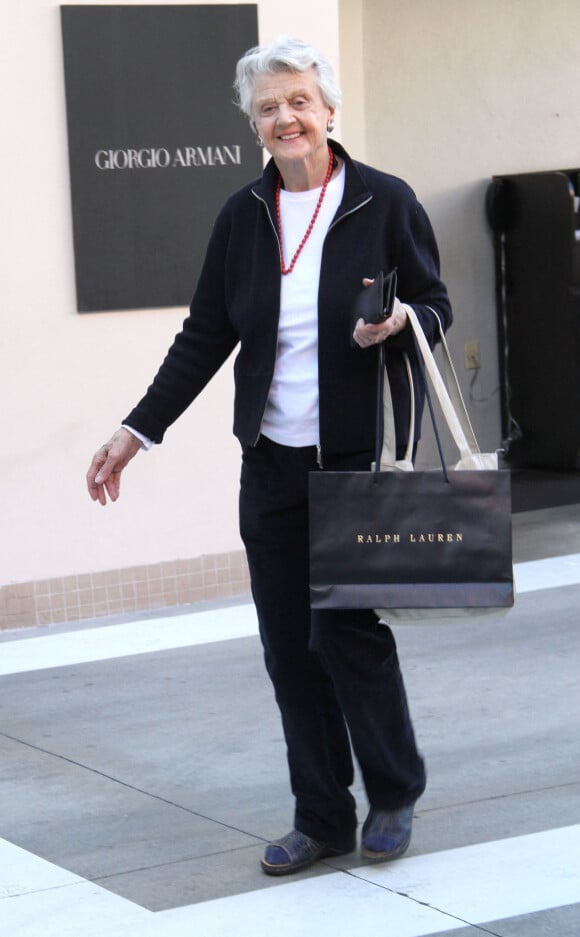 Exclusif - Angela Lansbury fait du shopping à Beverly Hills le 20 Decembre 2012.