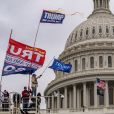 Des partisans du président Donald Trump entrent dans le Capitol des États-Unis pour contester le résultat des élections présidentielles et empêcher la procédure de certification de la victoire de Joe Biden par le Congrès. Washington, le 6 janvier 2021.